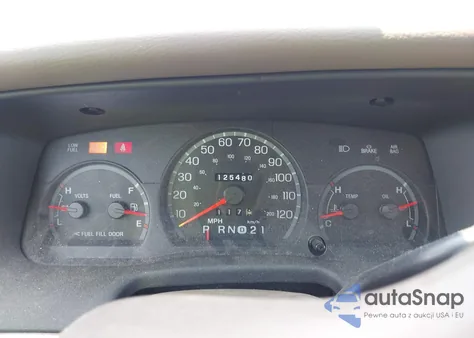 2000 Ford Crown Victoria Lx z USA, uszkodzony, nr VIN 2FAFP74WXYX155073